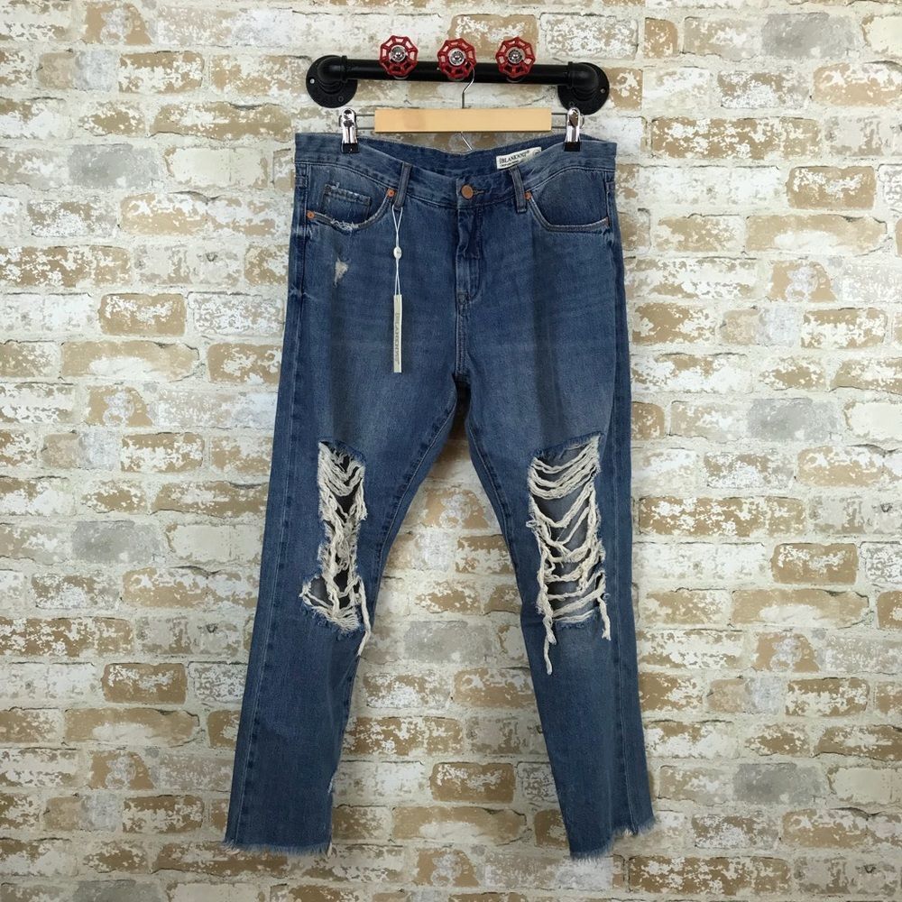 NWT‎ blank nyc girlfriend cropped frayed hem distressed